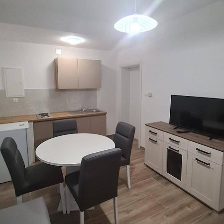 Apartman Otocac Appartamento Esterno foto