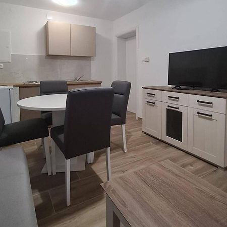 Apartman Otocac Appartamento Esterno foto