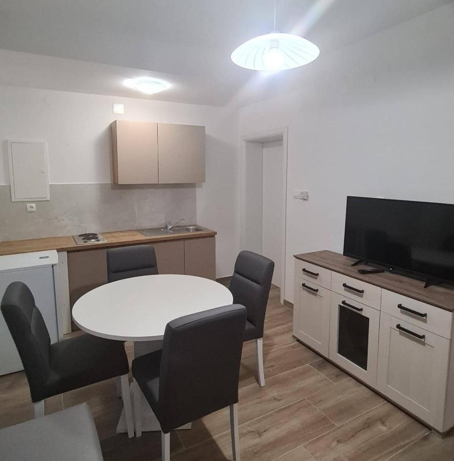 Apartman Otocac Appartamento Esterno foto