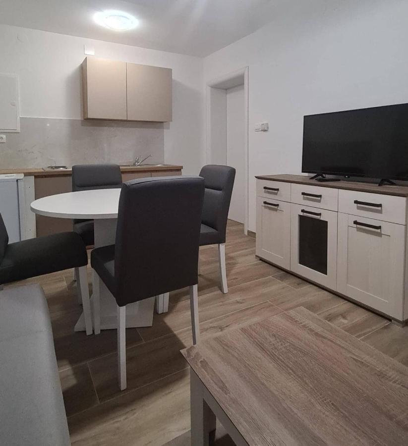 Apartman Otocac Appartamento Esterno foto